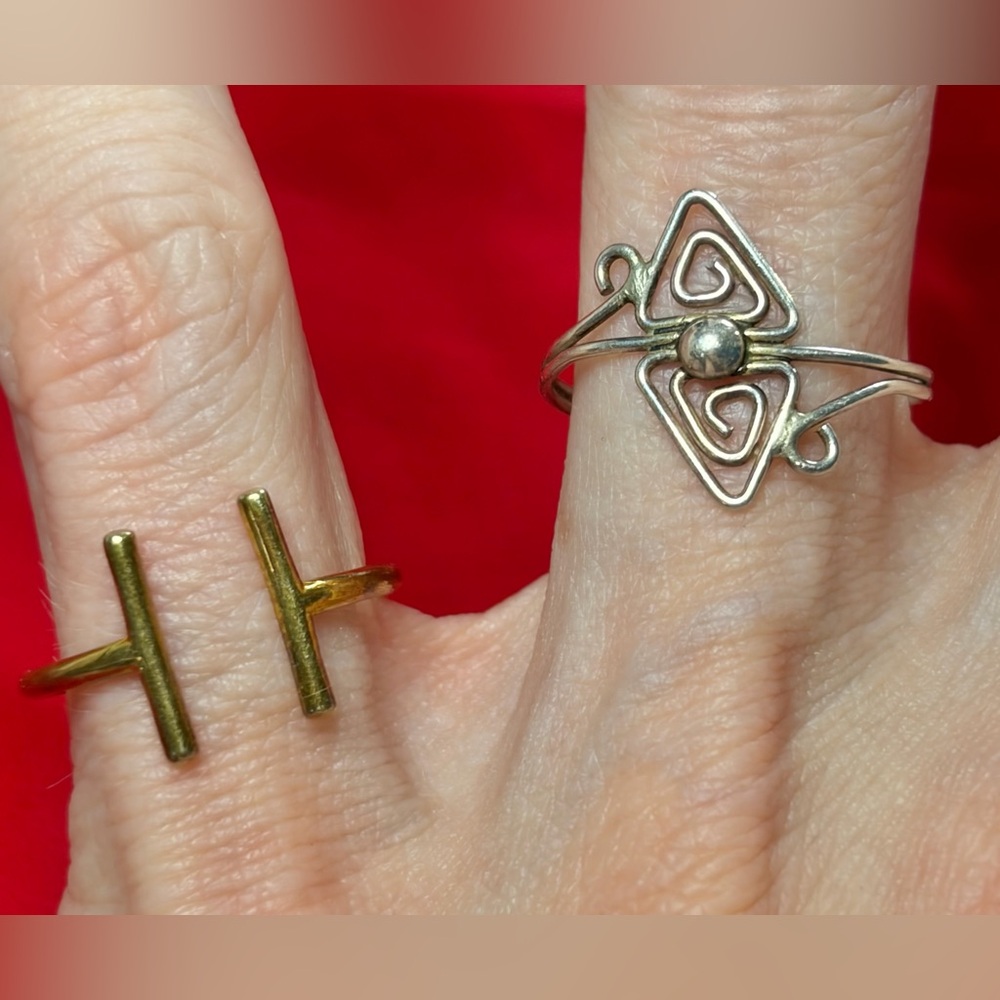 Set of 2 sterling silver rings, thin delicate wire construction, size 5.5